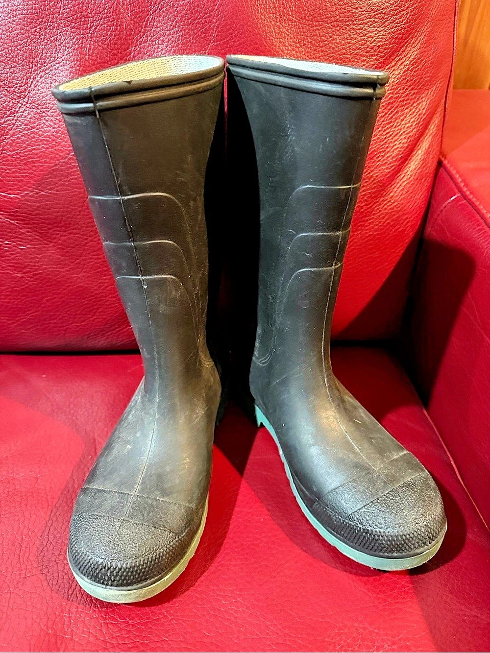 Boys tall Black Rain Boots sz 4